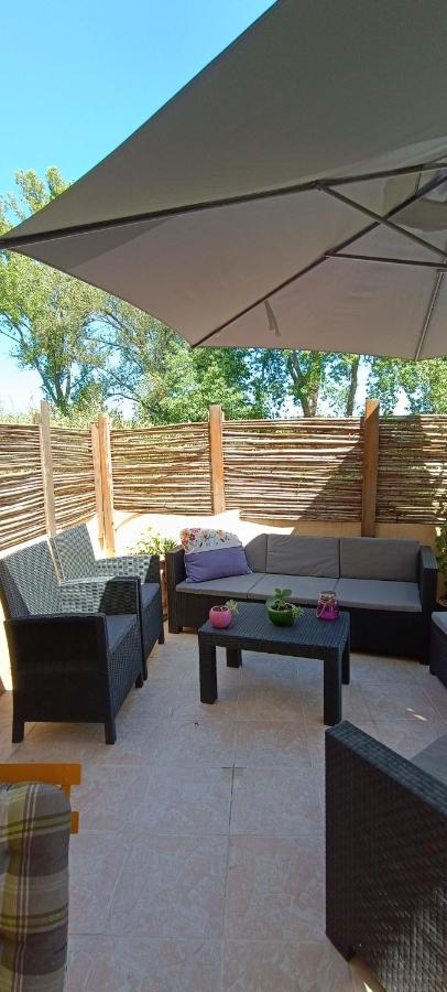 B&B Quissac - Studette de 10m2, Terrasse de 18m2, Piscine ouverte, Parking - Bed and Breakfast Quissac