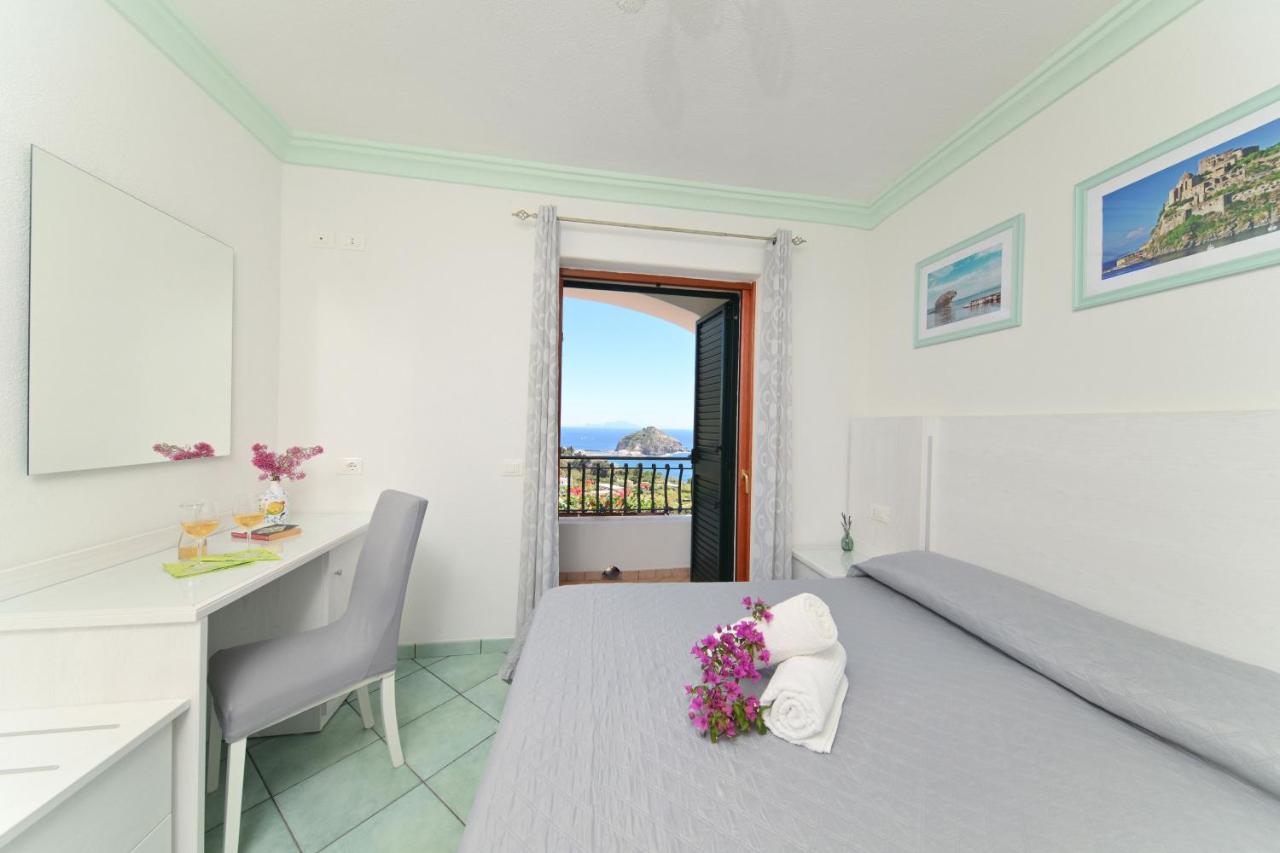 Tweepersoonskamer met Balkon en Uitzicht op Zee