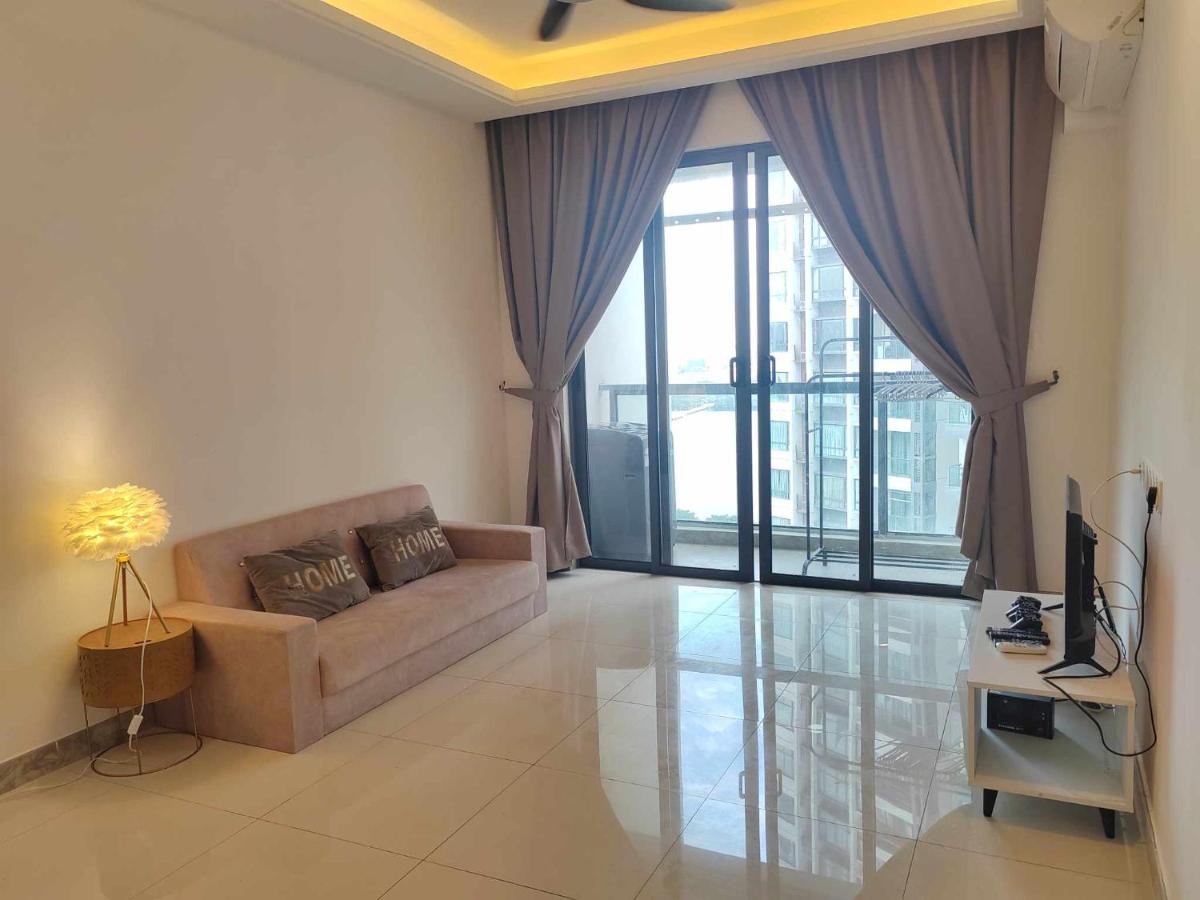 R&F Princess Cove - JB Causeway - Sauna - Netflix - Hotel Like Facilities - B&B