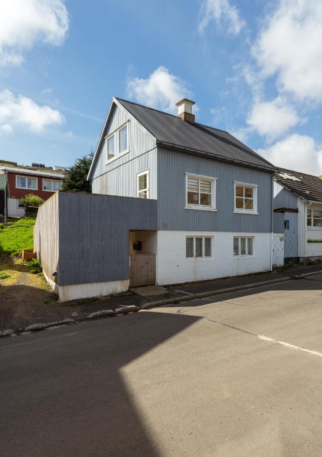 Charming 2BR Retreat in Vestmanna - B&B Vestmanna