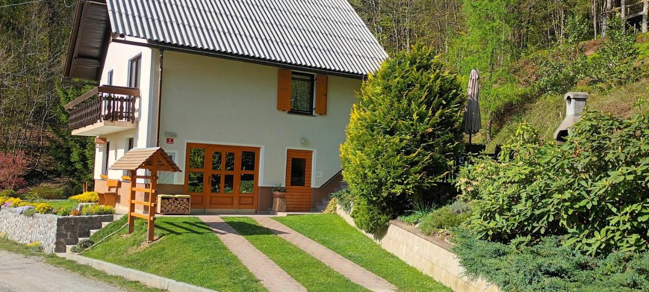 B&B Hlevni Vrh - Holiday Home Forest Peace, Lavrovec - Bed and Breakfast Hlevni Vrh