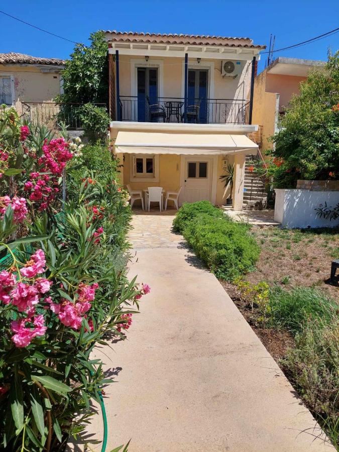 Alegria House 150m from the beach - B&B Govino