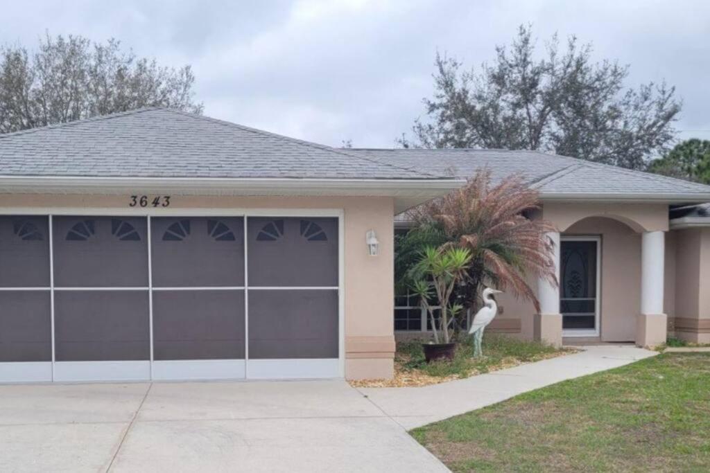 Saltwater Heated POOL Home Near Several Beaches - B&B