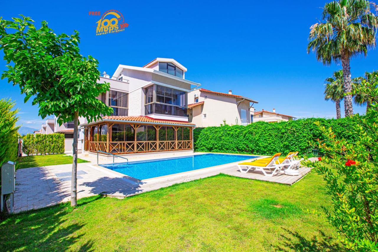 Paradise Town Villa Estella - B&B