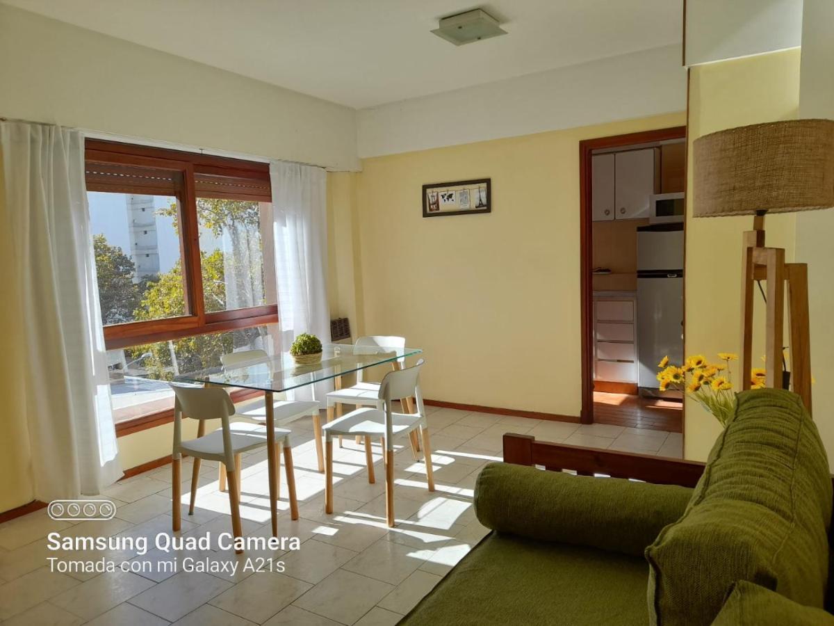 Luminoso departamento a cuatro cuadras del mar - Ferienwohnung