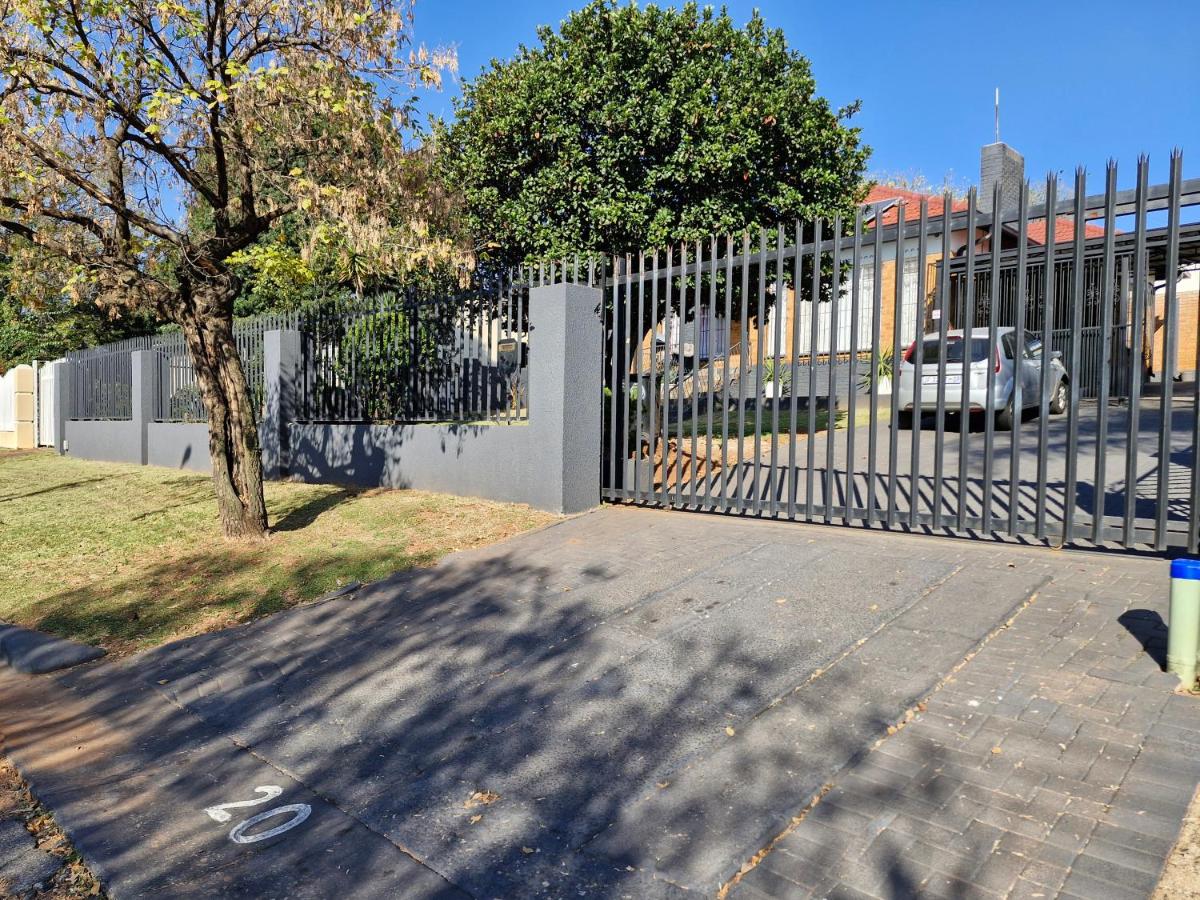 MyPerfectLanding 12 mins from OR Tambo Airport - Ferienwohnung