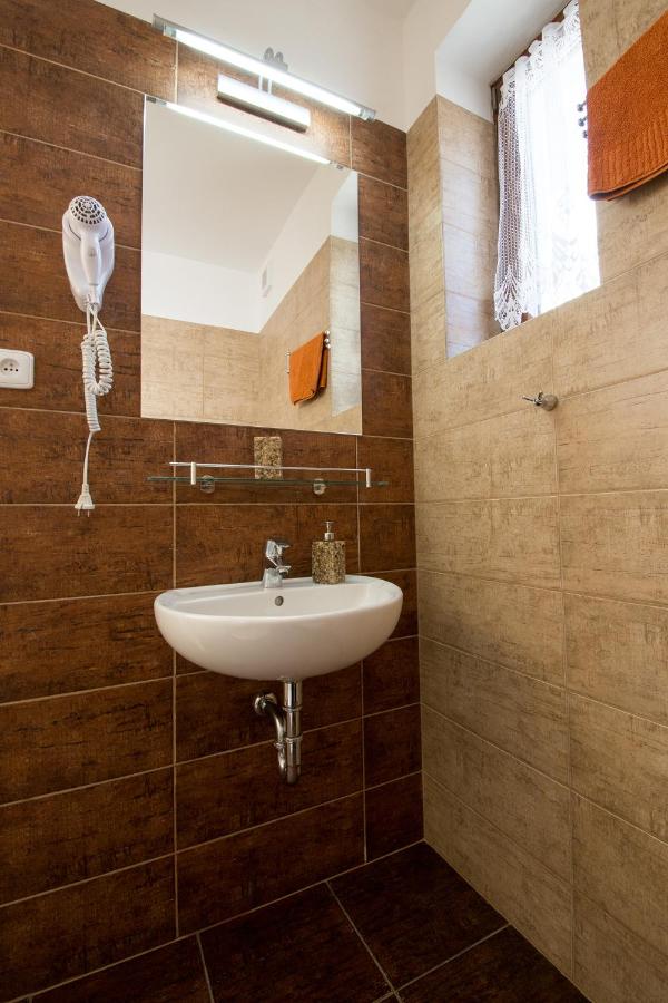 Double or Twin Room with Shower