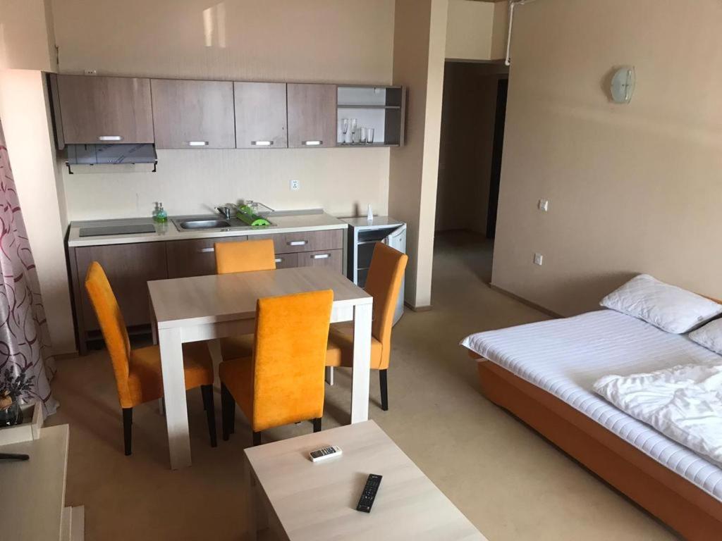 Joy life Costinești 2 - B&B