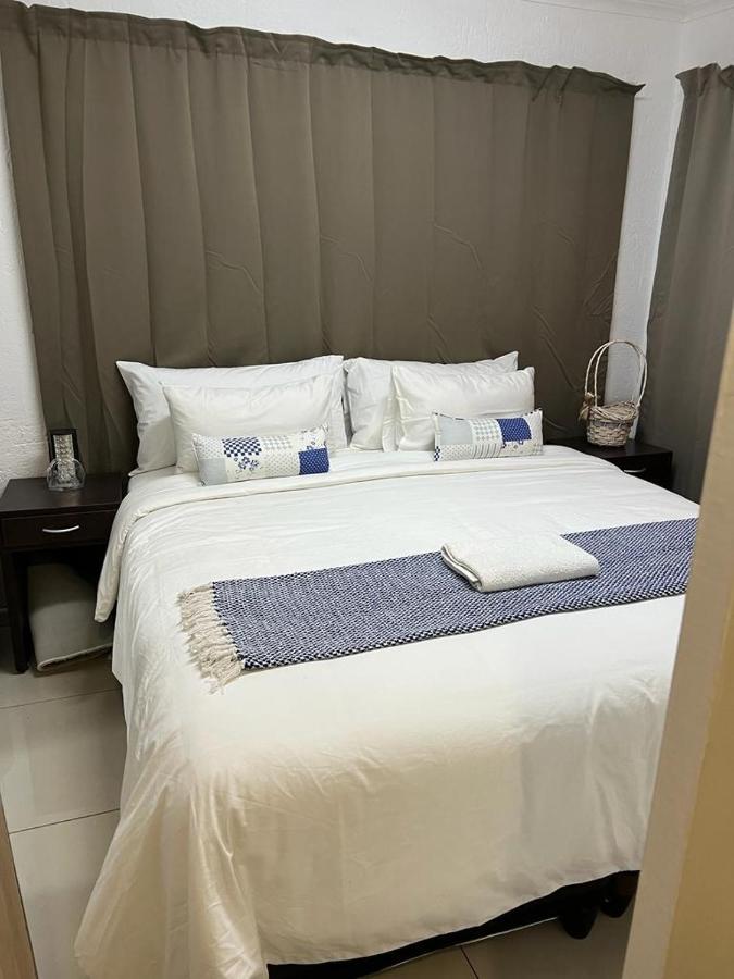 The Sandton view 3 mins drive from Mandela Square & located right in the heart of Sandton City - Bed and Breakfast