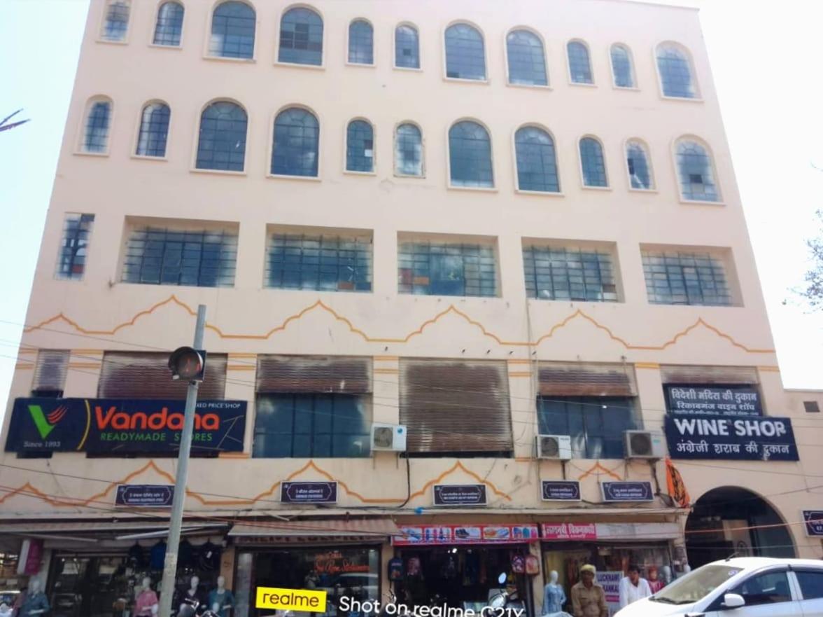 HPJ Living Homestay, 7kms from Shri Ram Janmbhoomi, Ayodhya - B&B Fyzābād