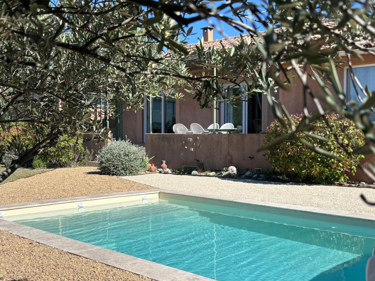 La Villa Tanamera, très jolie maison piscine, à 2 pas du centre-ville - B&B