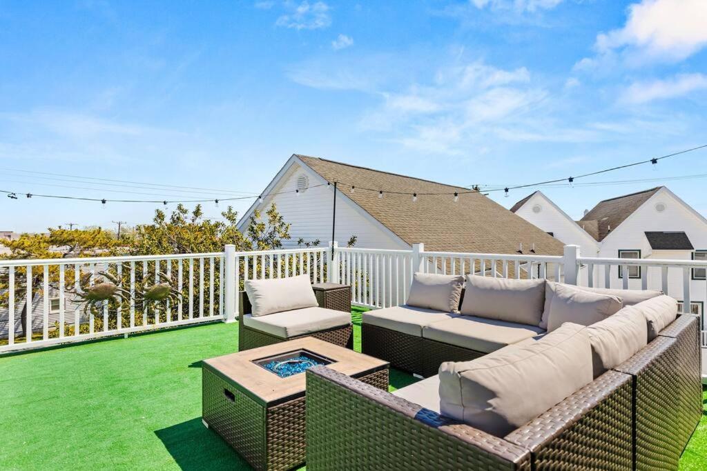 King bed, beach cart, roof deck, firepit, BBQ - B&B Ocean City