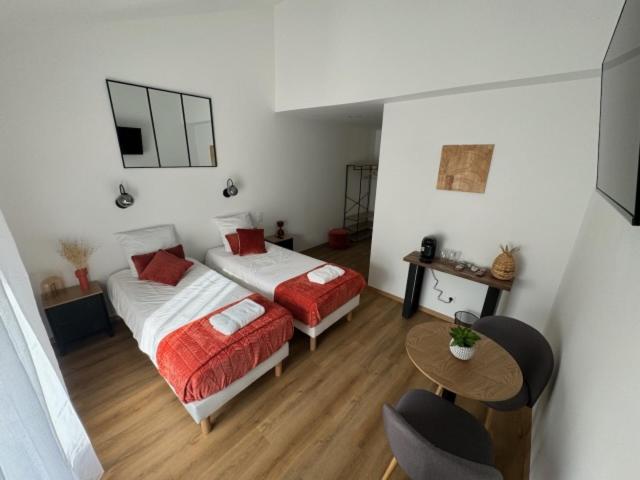 Twin Room with Private Bathroom