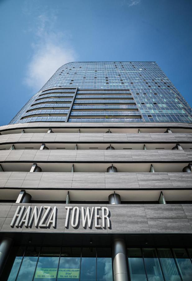 Hanza Tower 14th floor cityview, balcony, sauna, pool, jacuzzi - Chambres d’hôtes