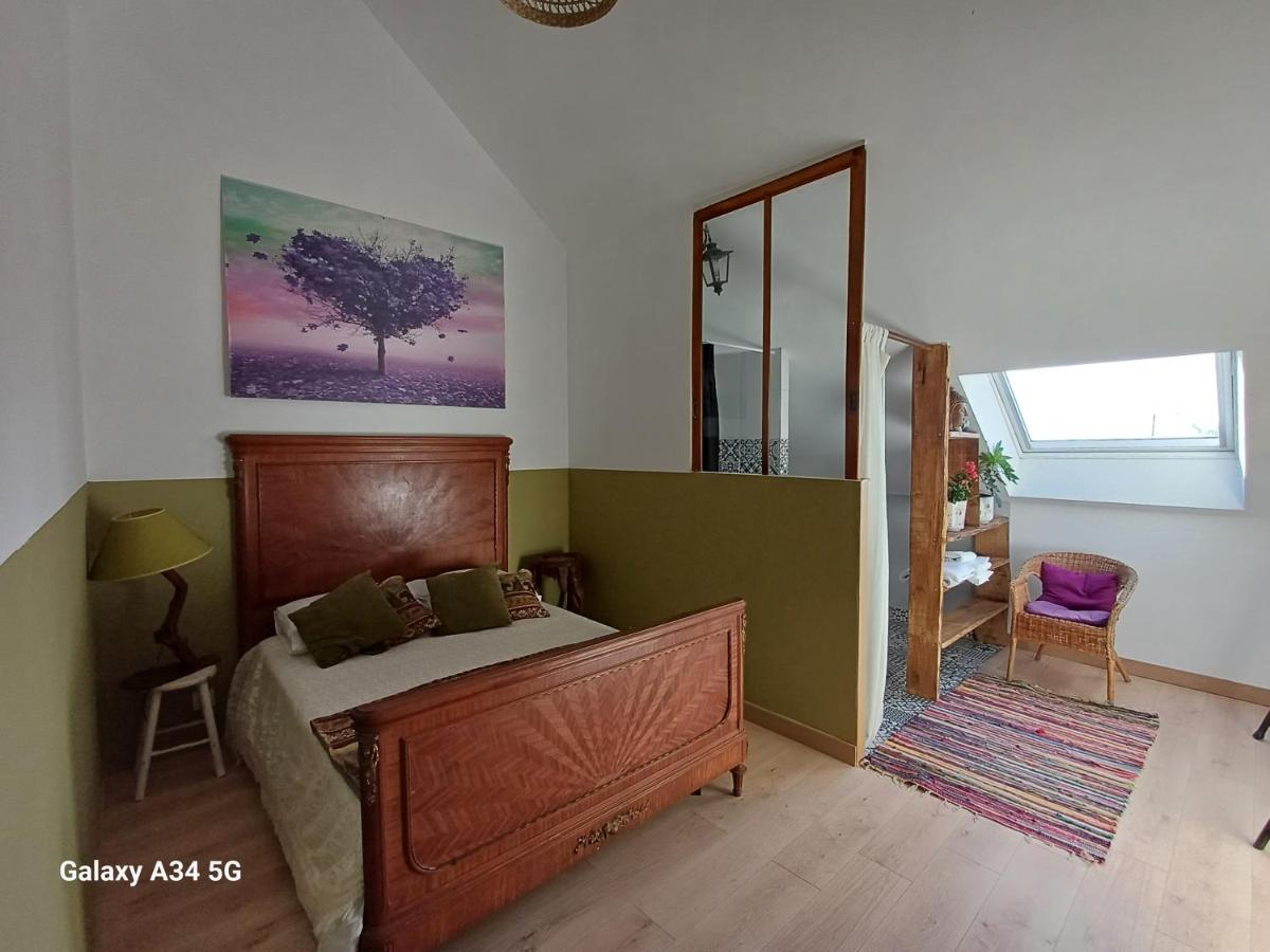 Les Chaumes Violettes-Chambres & Table d'hôtes à la campagne, Berry - B&B Cluis