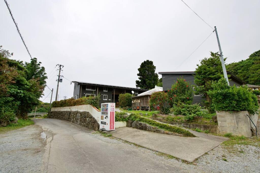 光明屋 光 l 美ら海水族館&ジャングリア至近!吹き抜けロフトの2LDK一棟貸し庭でBBQ可 - Ferienwohnung Motobu