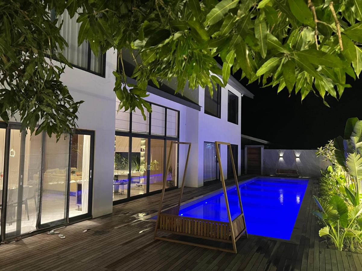 Looma Private Pool Villas - B&B Pantai Cenang