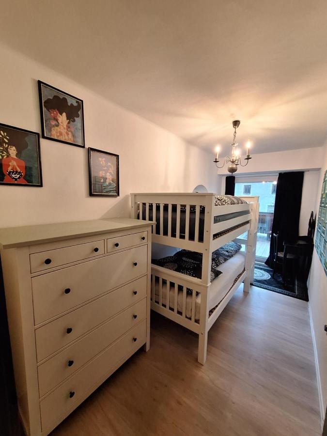 Three-Bedroom Apartment with Shower