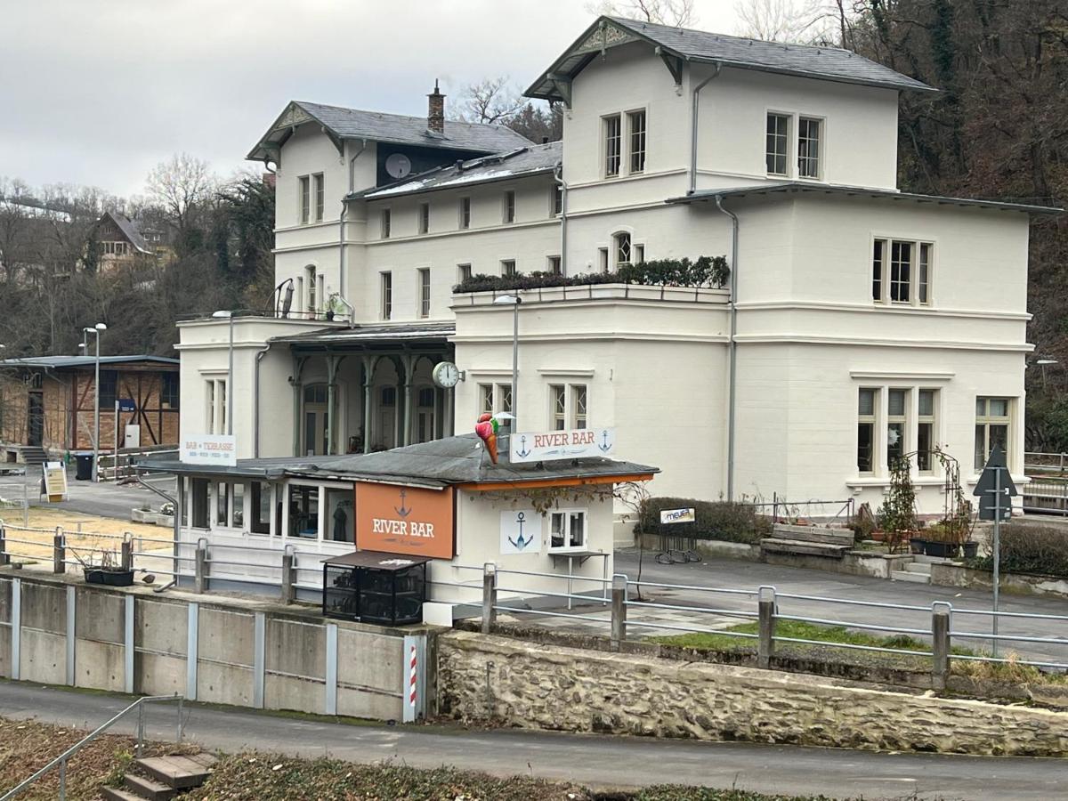 Loklounge Ferienwohnung im historischen Bahnhofsgebäude in Balduinstein - B&B