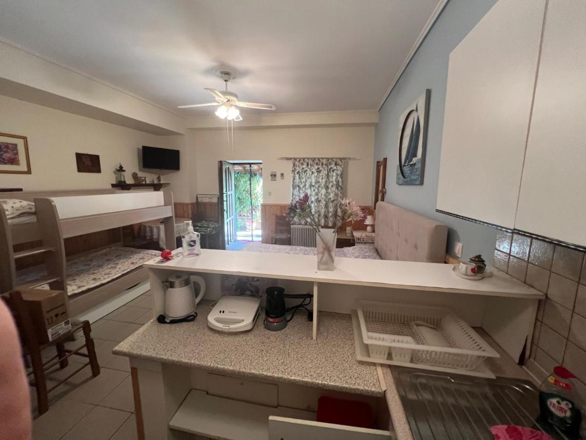 Deluxe Queen Studio 