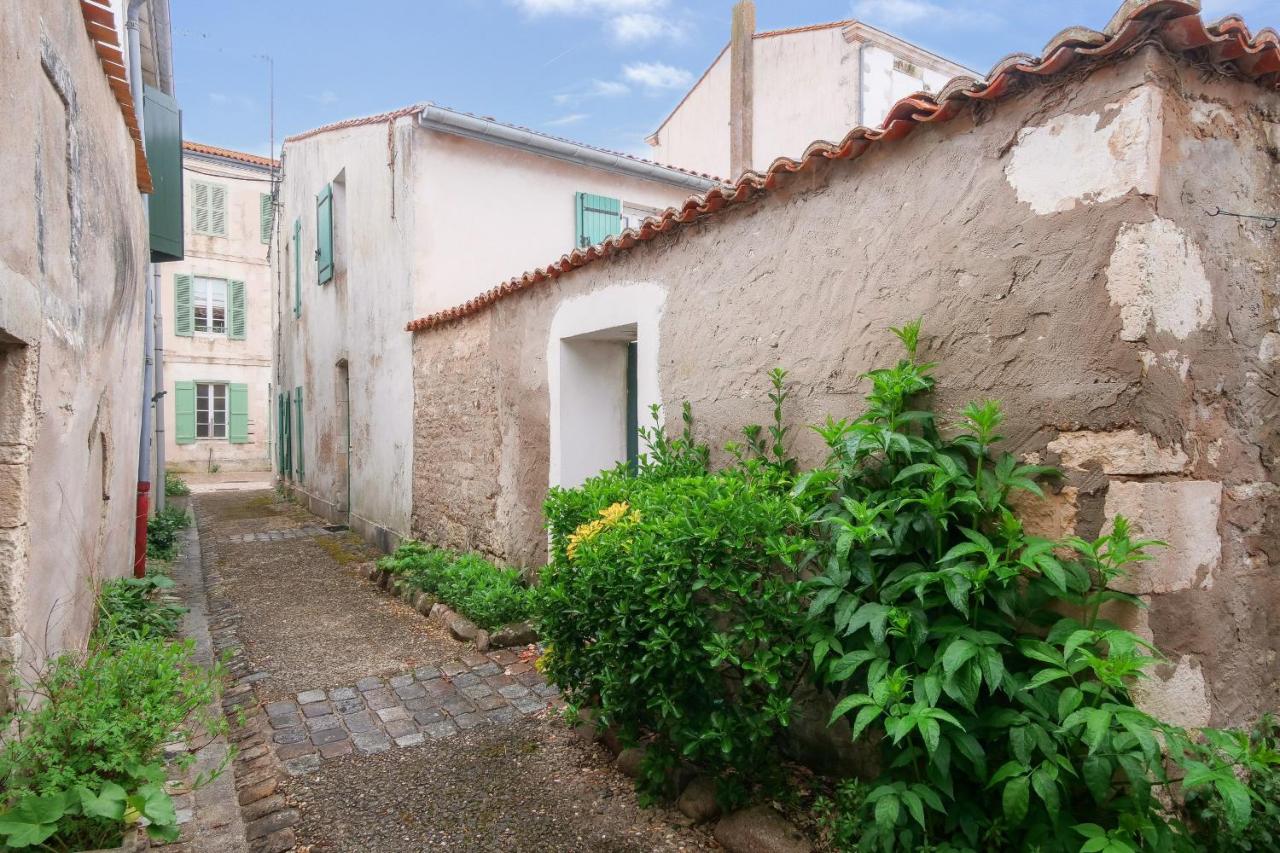 Près du Port de St-Martin-de-Ré avec terrasse - B&B