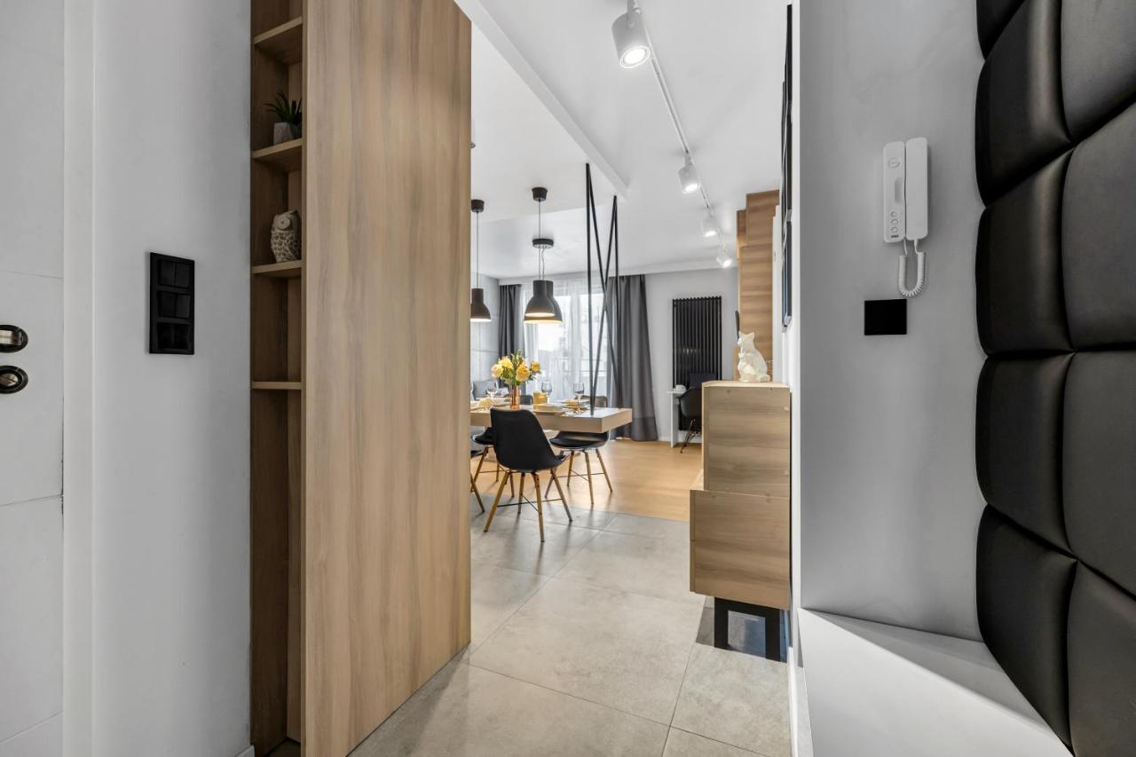 Warsaw Wola Apartment - Parking, Balcony, Workdesk - by Rentujemy - B&B