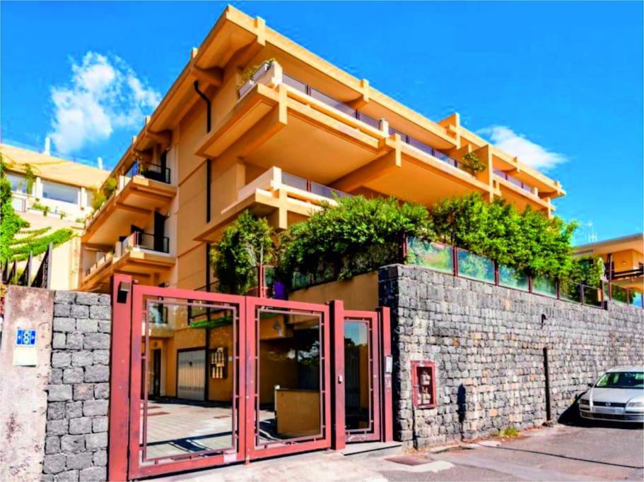 Pirandello Apartment Acitrezza - Bed and Breakfast Aci Castello