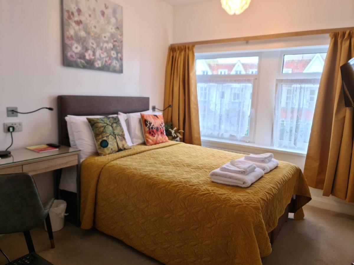 B&B Paignton - Torland Seafront Hotel - all rooms en-suite, free parking, wifi - Bed and Breakfast Paignton