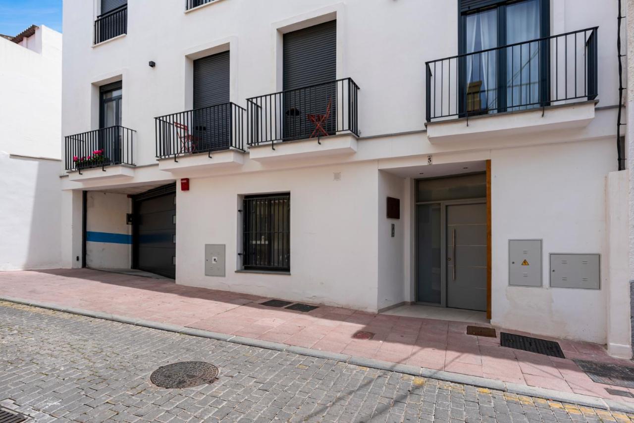Stunning Estepona terrace by Costarentals - Ref M46 - B&B