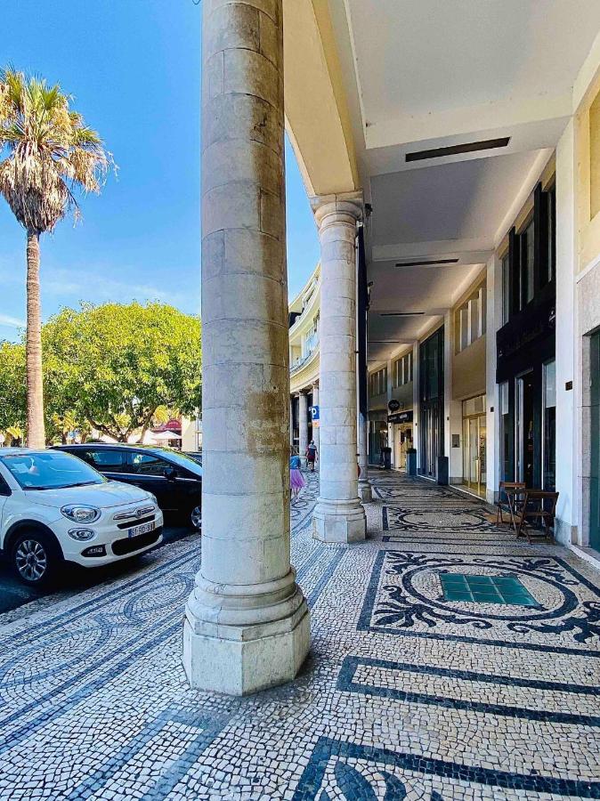 Sea View W Balcony 2 Mins Walk To Beach & Casino - B&B Estoril