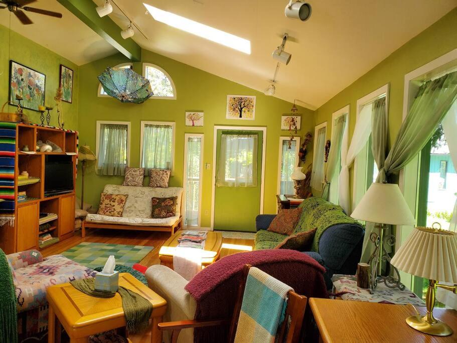 Cottage at Foys Lake Montana - Ferienwohnung Kalispell