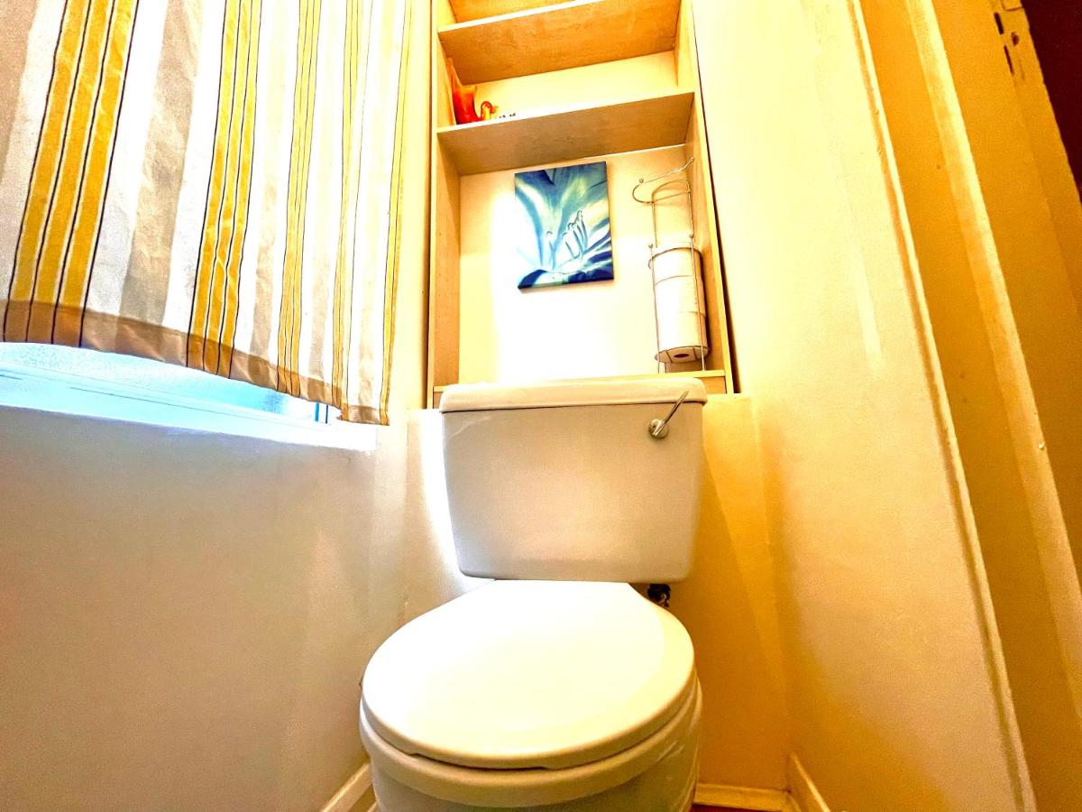 Comfy Double bedroom with a Private Toilet - B&B
