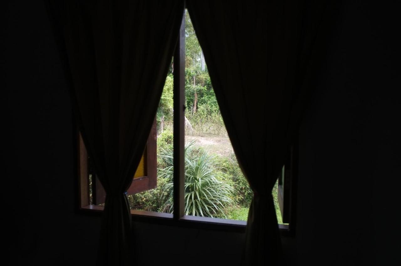 Zimmer mit Queensize-Bett und Gartenblick