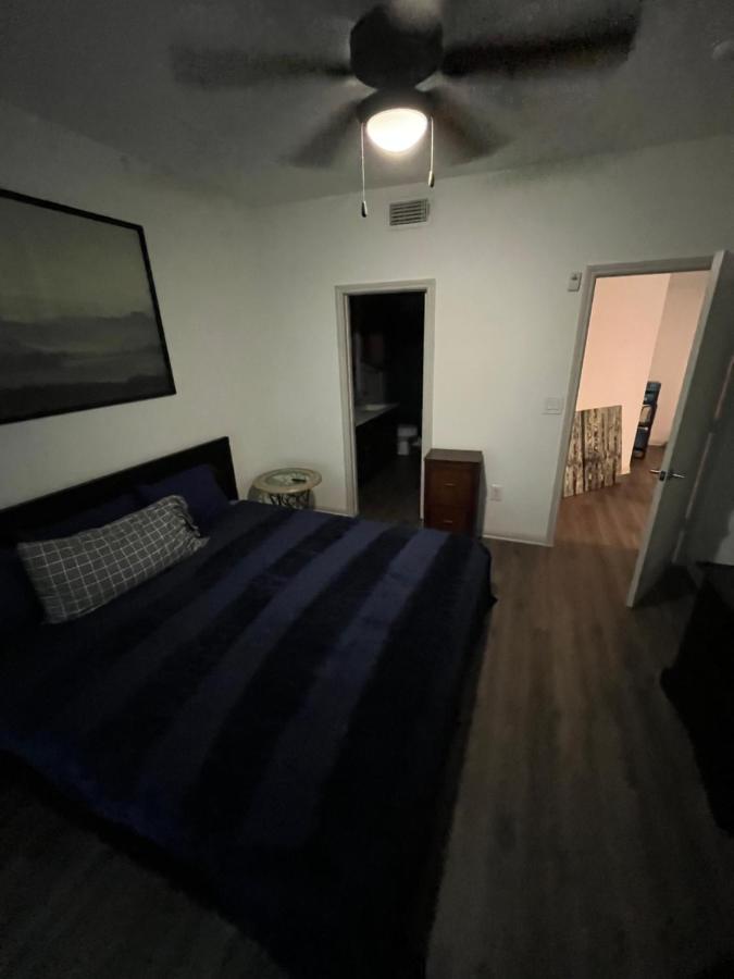 Frisco Apartment Steps Away From Stonebriar Mall - Bed and Breakfast Frisco