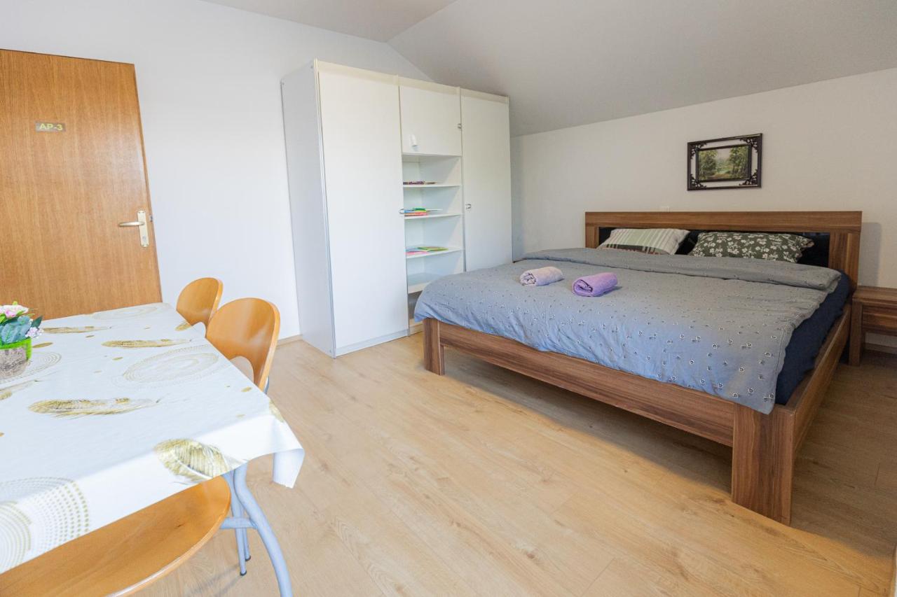 Doppelzimmer mit Gemeinschaftsbad