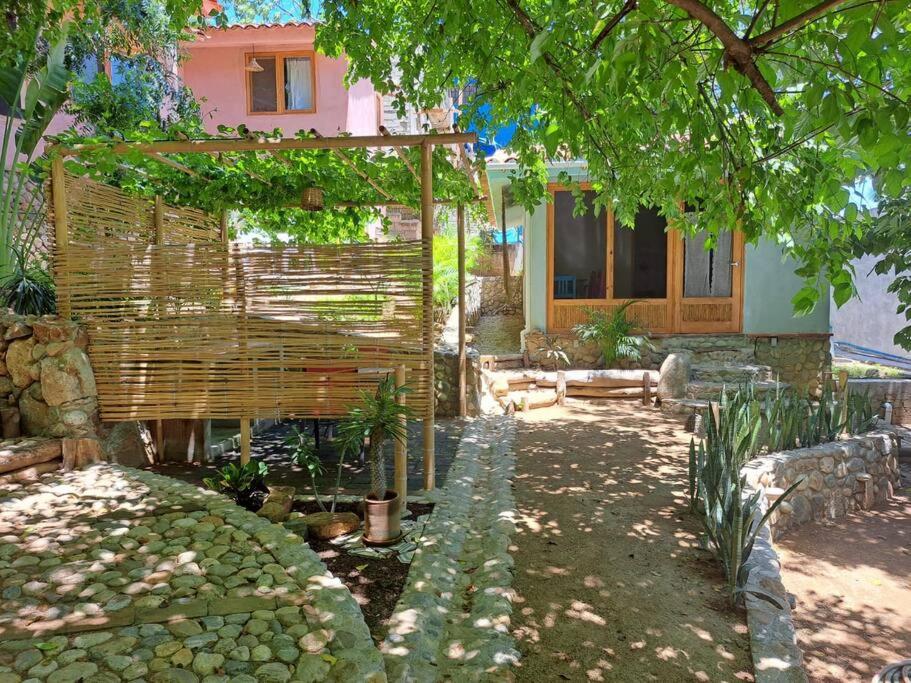 Casa Sierra Starlink, AC and Superbly Located - B&B