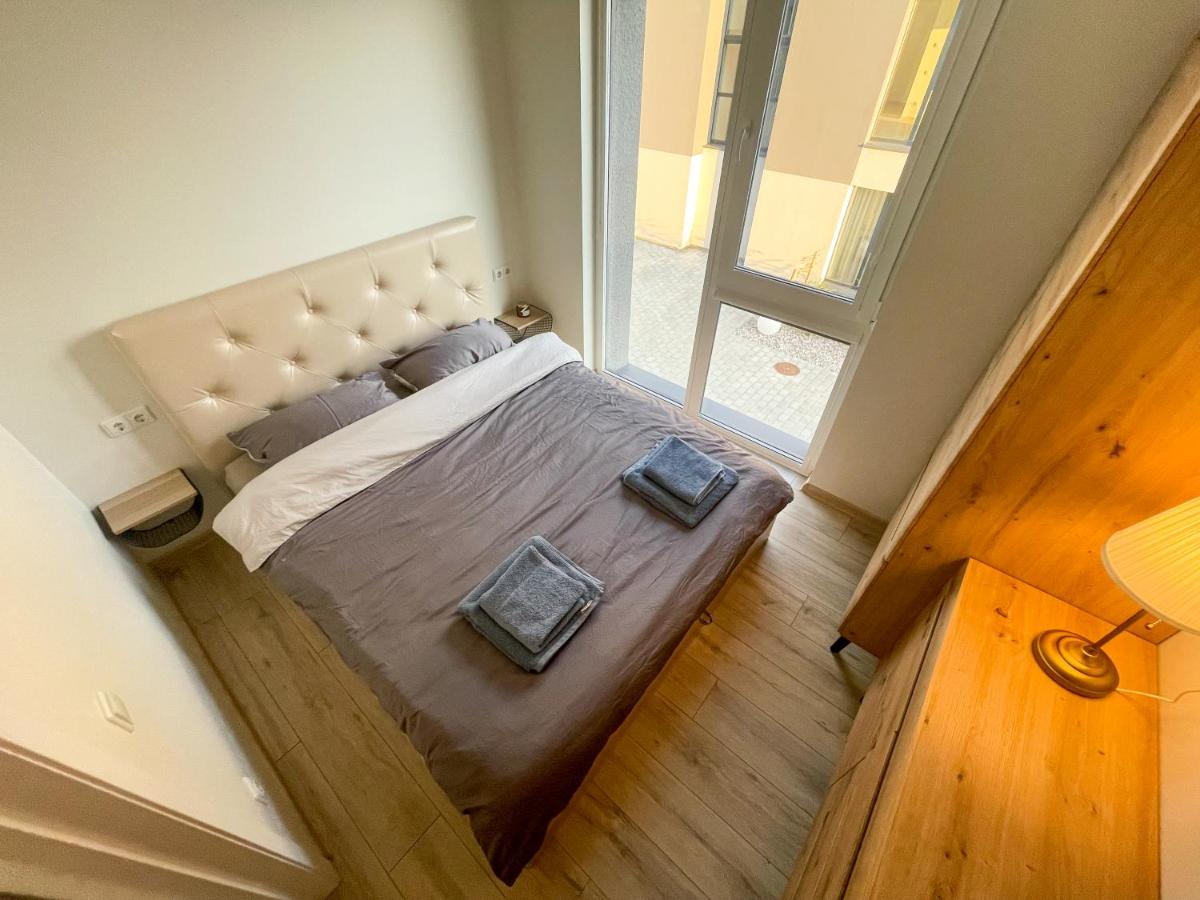 One-Bedroom Apartment with Balcony