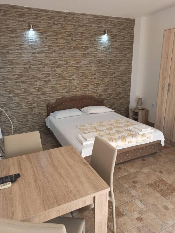 B&B Petrovac na Moru - Apartments Fillip - Bed and Breakfast Petrovac na Moru