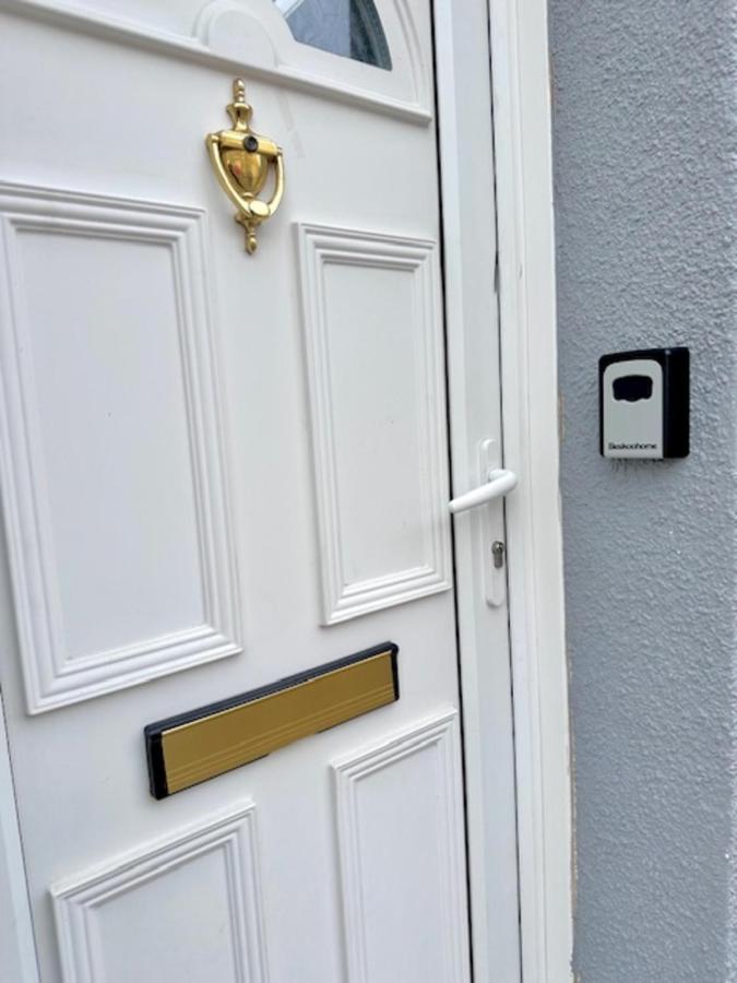 Gillingham 4 bed Guest House - Chambres d’hôtes