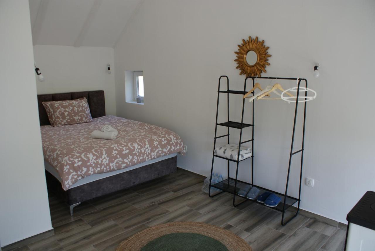 Deluxe Double Room (2 Adults + 1 Child)