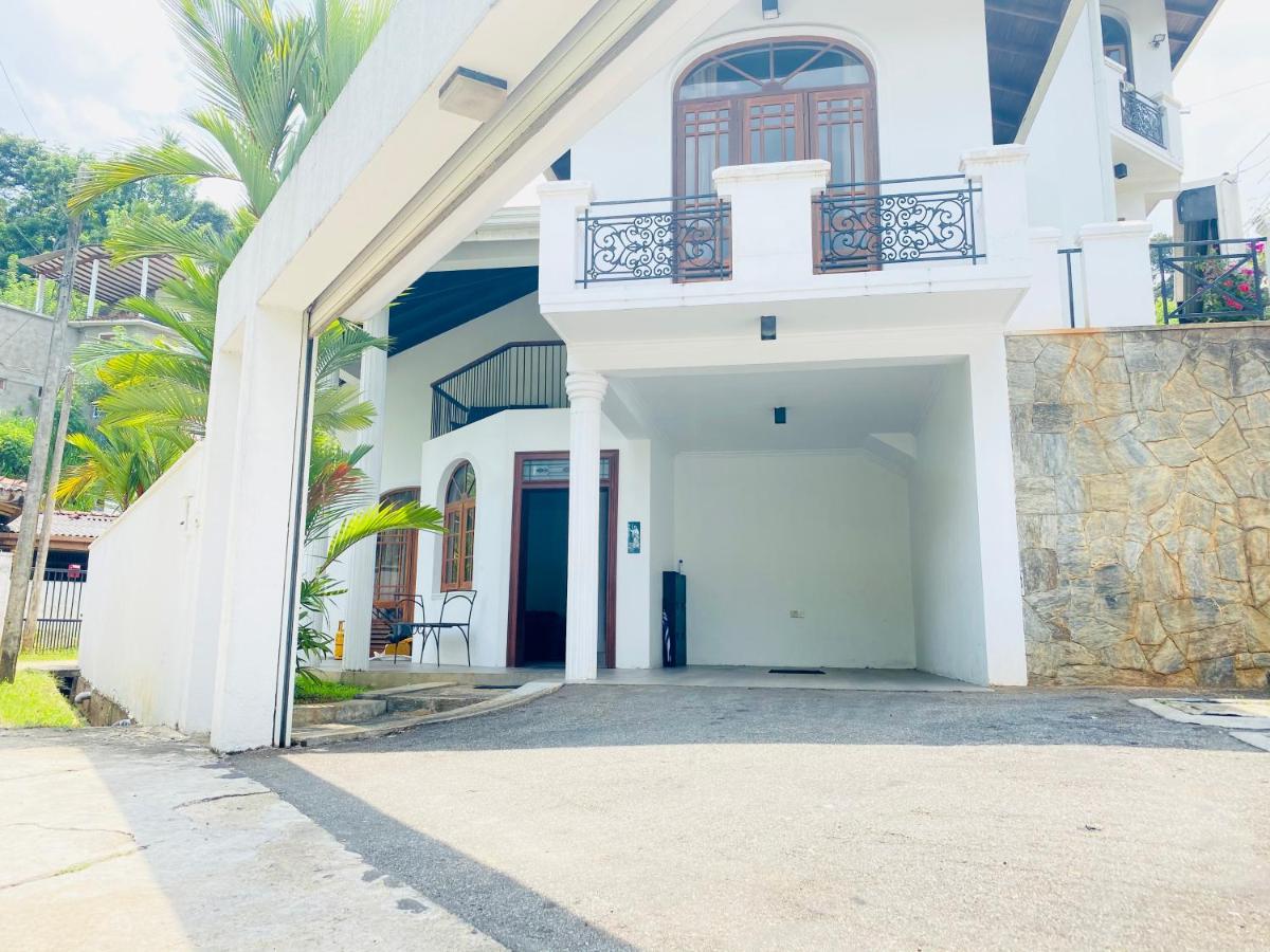 Skylight Villa - B&B