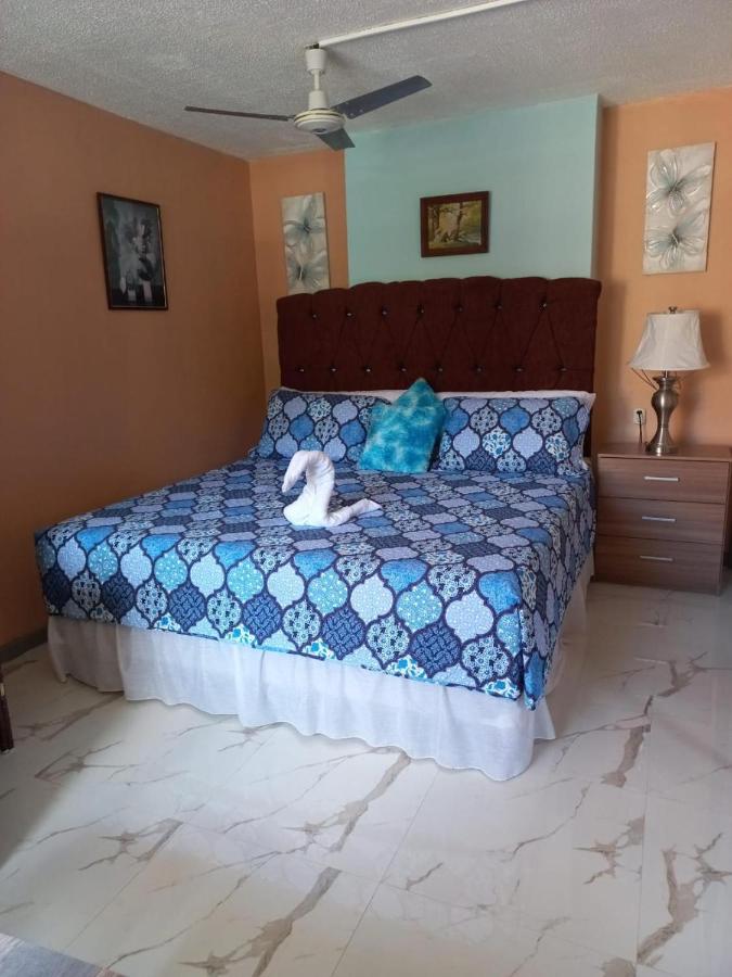 B&B Ocho Rios - Towers by the Beach - Bed and Breakfast Ocho Rios