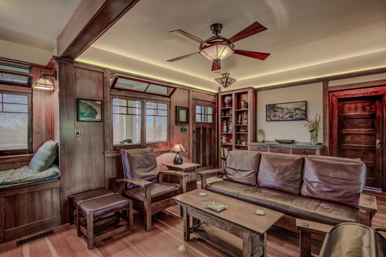The Craftsman Coastal Cottage in Leucadia - B&B