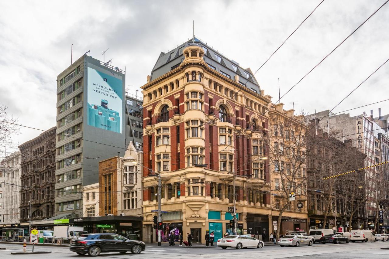 Fabulous Collins Street Luxury 2 BR Apartment - Bed and Breakfast Melbourne
