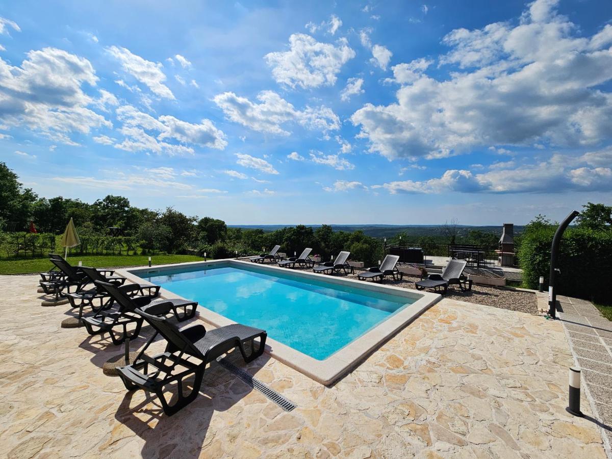 Pet Friendly Bed and Breakfast Rogoana