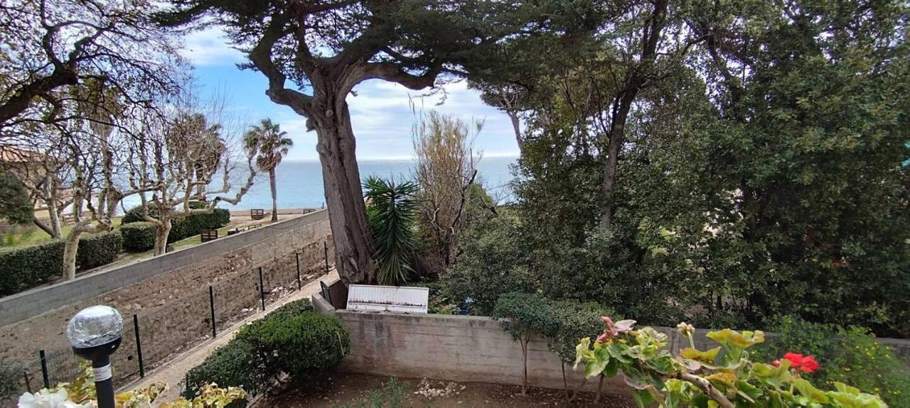 Location saisonnière logement les pieds dans l’eau - B&B
