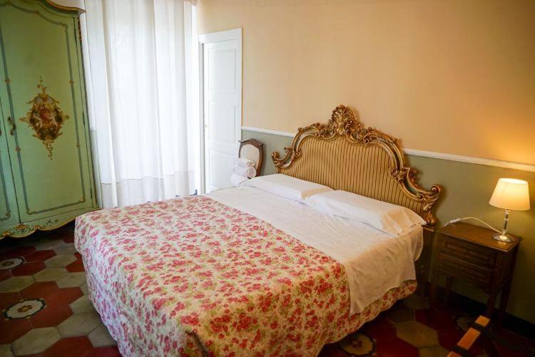 Chambre Lit Queen-Size avec Balcon