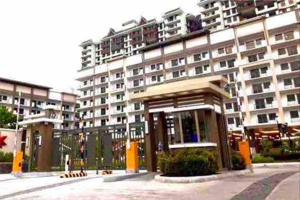 2BR Fully Air-Conditioned Staycation PLUS Free Parking - B&B