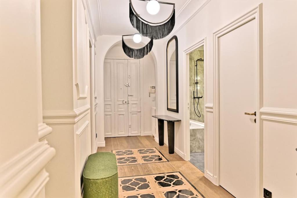 Four-Bedroom Luxury Apartment