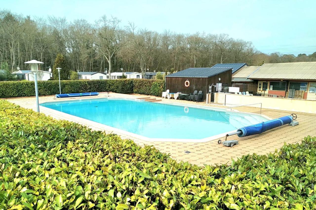 Mobil home with pool in Dinard - B&B